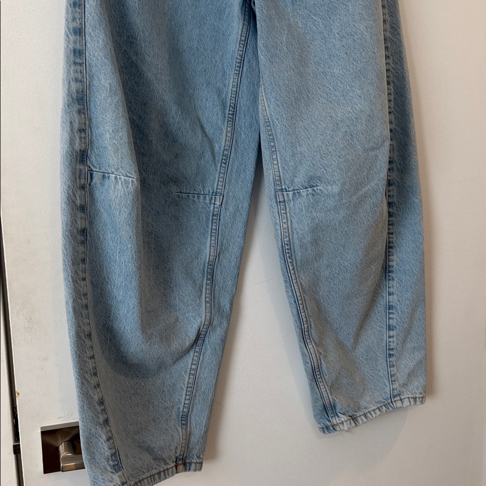 BDG Rih Extreme Barrel Mid Rise Light Blue Jeans, Sz 24 - Picture 3 of 11